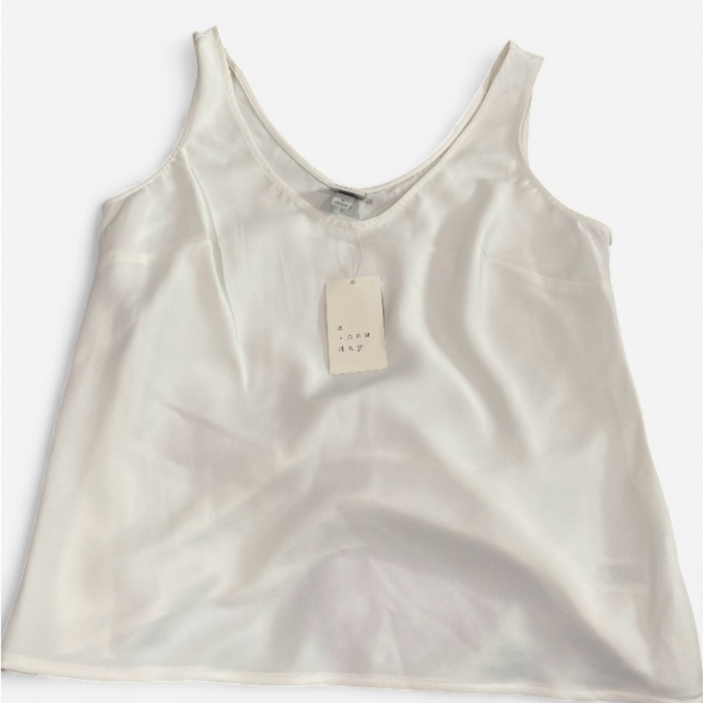 Cream White Sleeveless Shell Top – Size Medium – NWOT